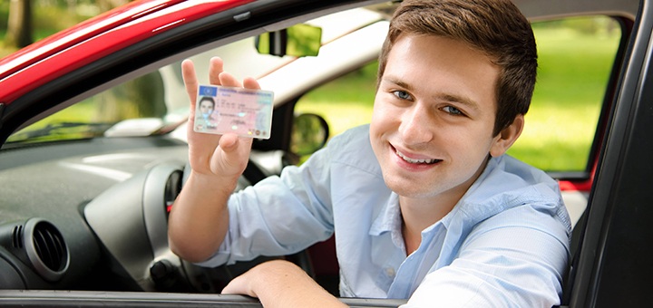 Auto fahren ist nicht schwer: Die besten Tipps für den Führerschein