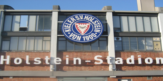 Der Eingang des Holstein Stadions: Bald in der ersten Liga.